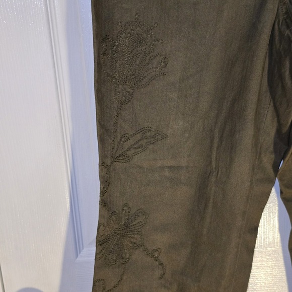 INC International Concepts Olive Green Embroidered Frayed Crop Pants Womens 12 - Picture 2 of 6